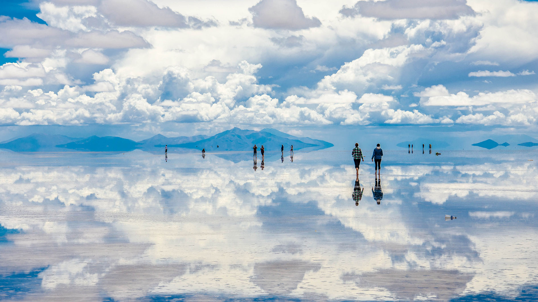 Step Into the Sky: Explore Bolivia’s Stunning Uyuni Salt Flats | Anuju.com