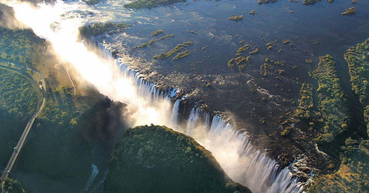 Victoria Falls: The Smoke That Thunders – Africa’s Majestic Wonder of Nature