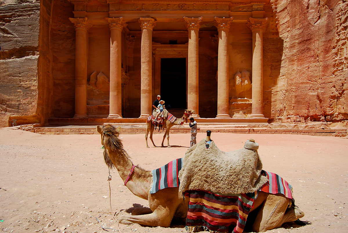 Petra, Jordan: The Rose-Red City Lost in Time — A Journey Into the Heart of Ancient Wonder