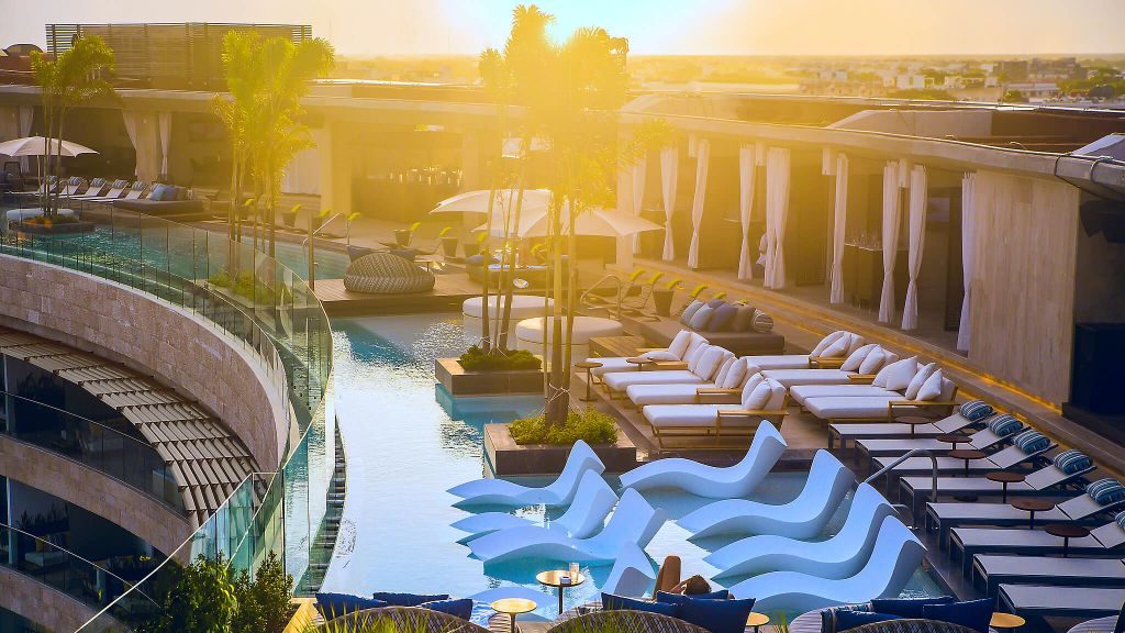 Why Rooftop Pools Are Becoming the New Luxury Trend in Hotels Worldwide